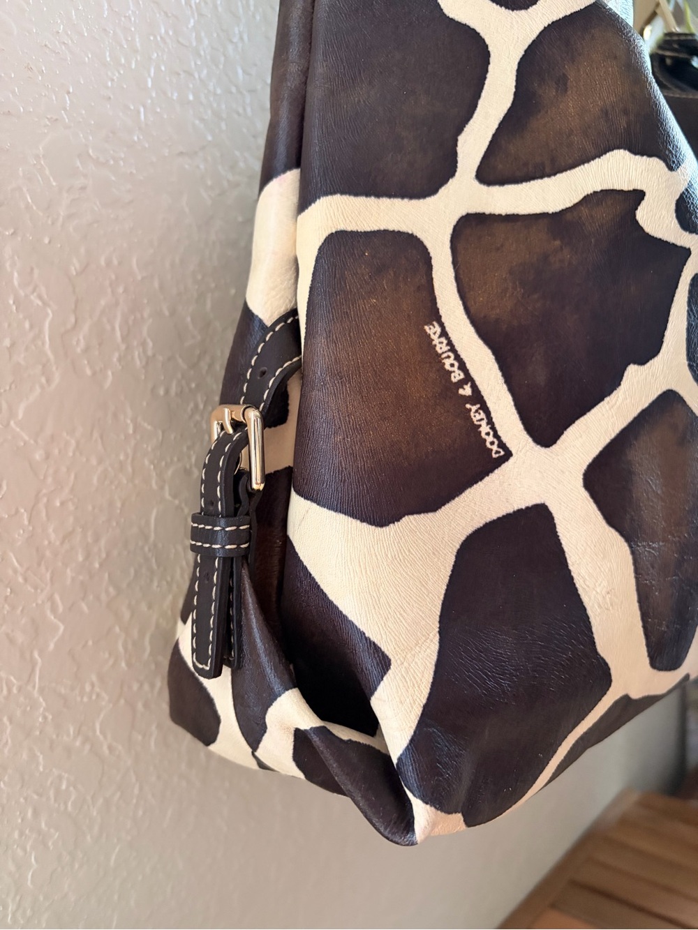 Dooney & Bourke Serengeti Giraffe Print Leather Hobo Shoulder Bag, Y2K Vintage - Picture 4 of 14